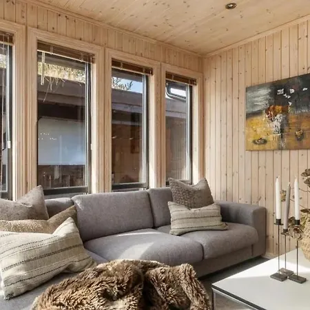 Feriehus Family By The River In Hovden *